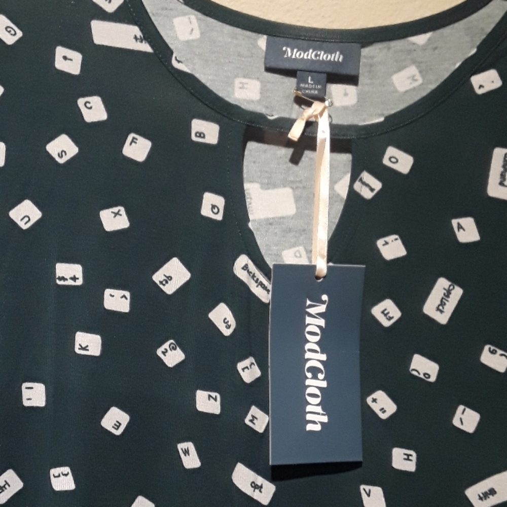 ModCloth Simple Is In Keyhole Top Green Button - Picture 5 of 8